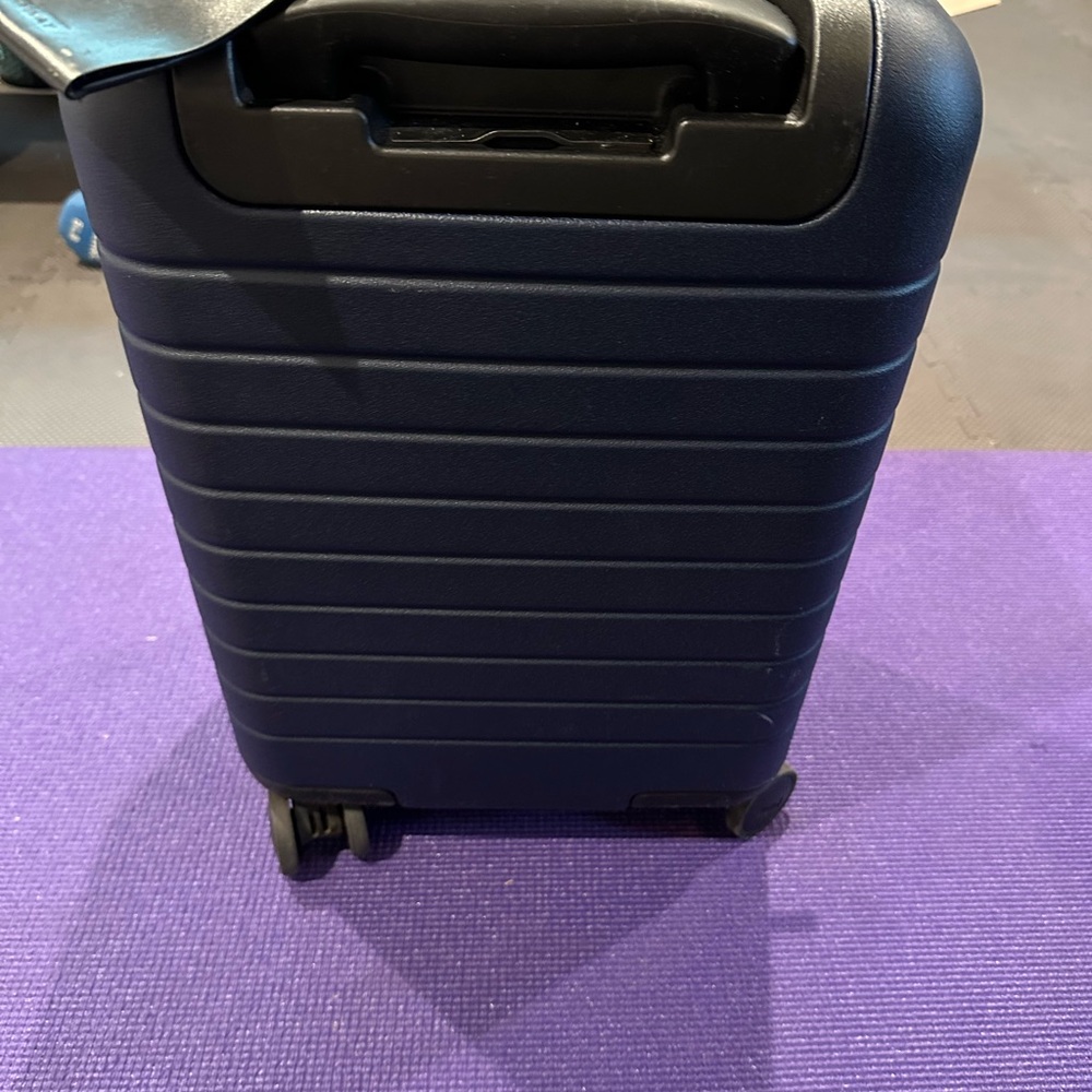 AWAY suitcase - kid’s size - Picture 6 of 8